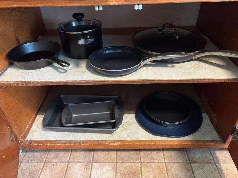 Lodge cast iron skillet, baking pans, Blue Diamond skillets image