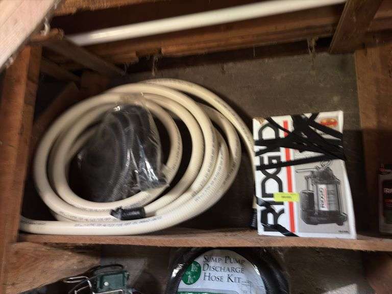 Ridgid SP-500 sump pump and hose image