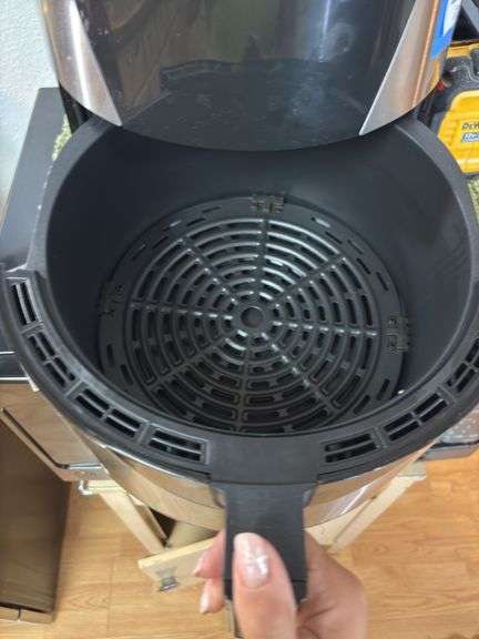 Bella Pro series 8 quart touch screen air fryer - very clean