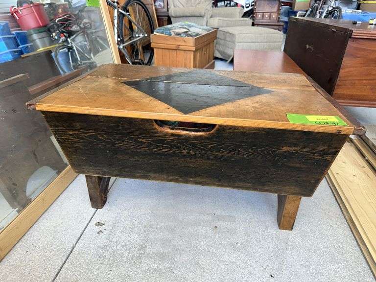 Primitive pine lift lid blanket chest/seat 18 x 31 x 17 image