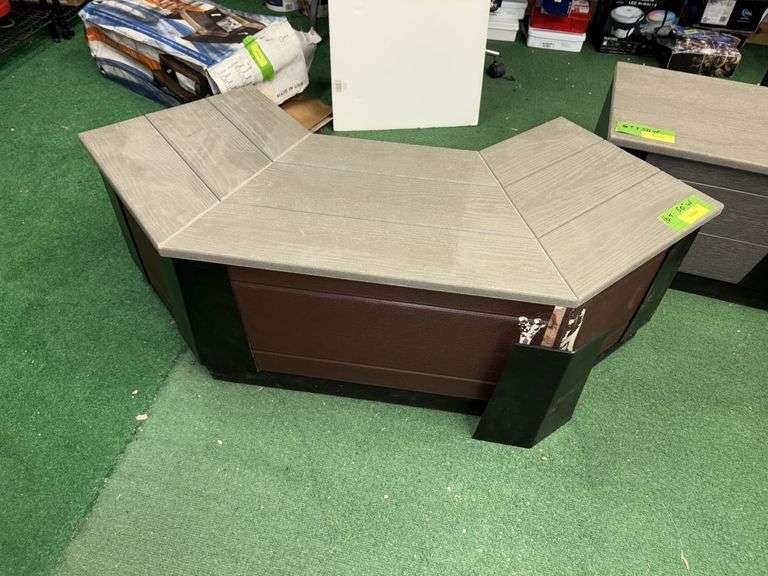 16T x 50W black composite ”C” shape bench, corner edge unglued image