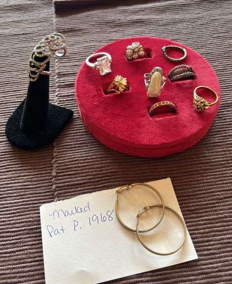 Rings, earrings image