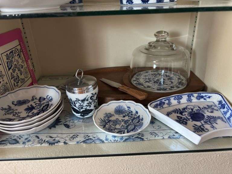 Various Blue Onion design pieces image
