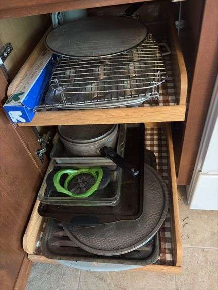 Kitchen linens, bags, baking pans, wire racks “D” cupboards