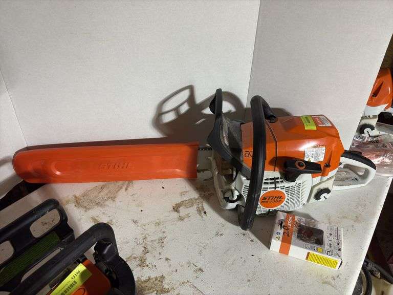 Stihl MS400C 20” chainsaw and extra chain image