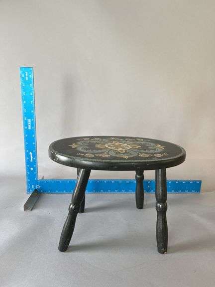 Rosemaled step stool 9 x 13 x 9 image