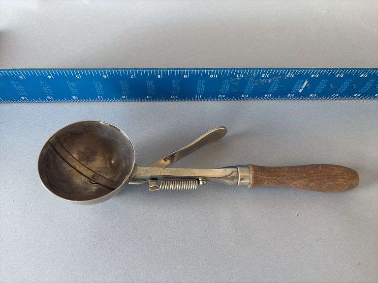 No. 3 Indestructo ice cream scoop image