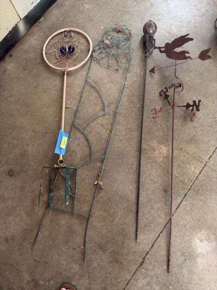 Four pieces yard art image