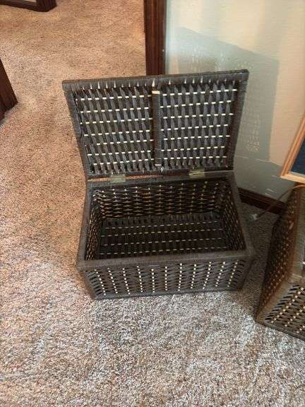 Table lamps, lift lid baskets and other baskets