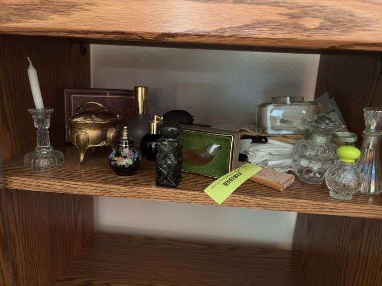 Metal ring box, perfume atomizer, handiwork, etc...