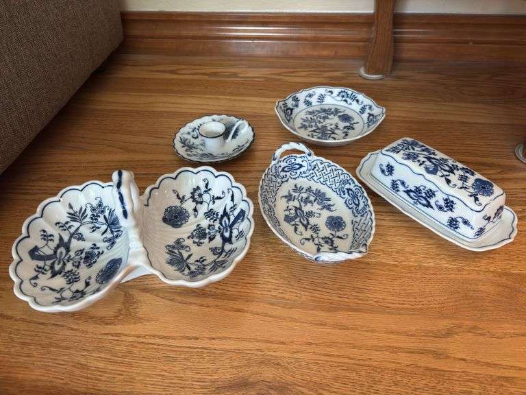 Various Blue Onion design pieces image