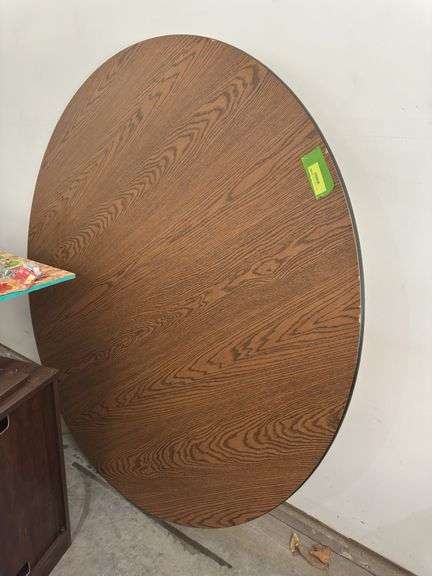 60" round banquet table