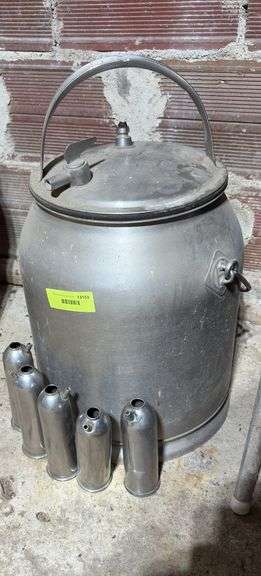 Cream can and 5 teat cups image