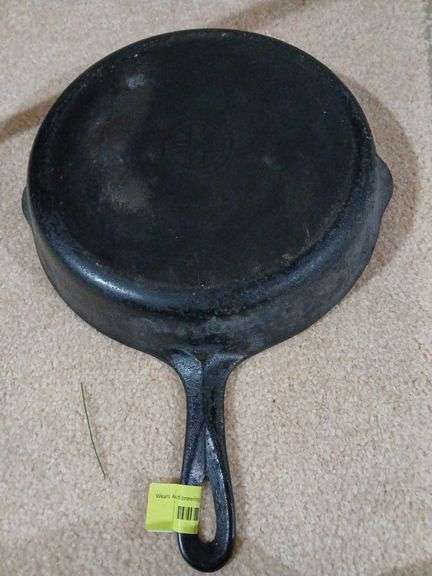 Griswold cast iron skillet, 3 ftd cast iron kettle and cast iron spider