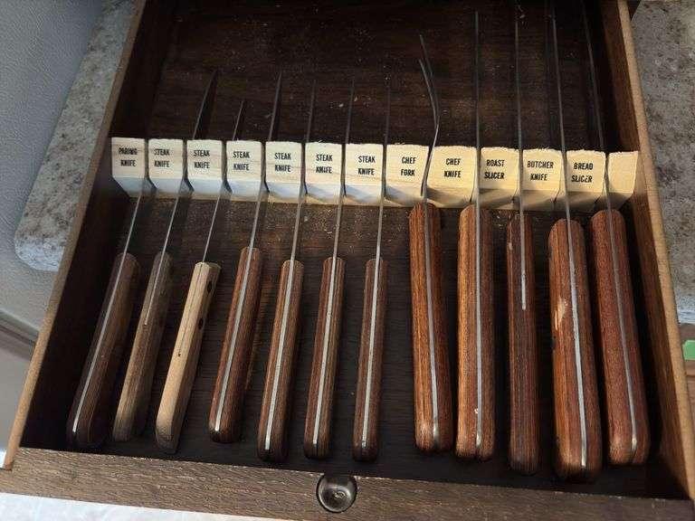 Medallion carving center
