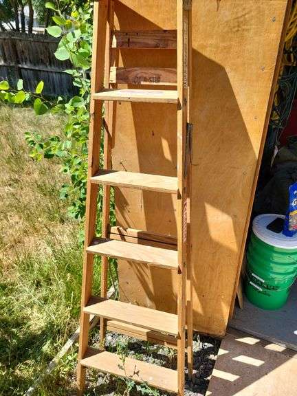 Wood ladder