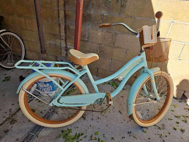 Huffy Bike - Nel Lusso - Flat Tire image