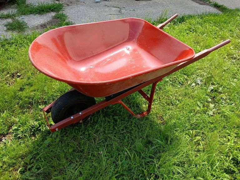 True temper steel wheel barrow red image