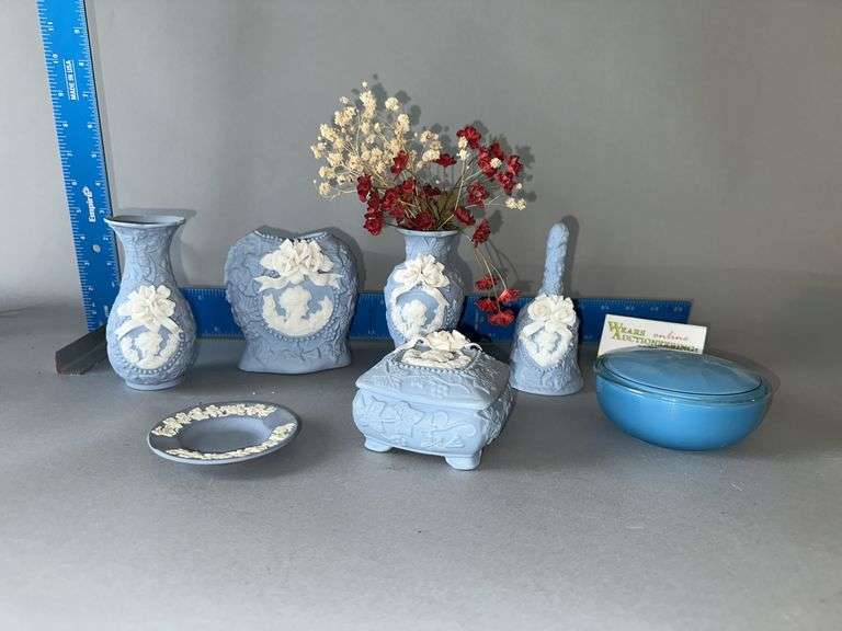 Wedgewood style dresser accessories and DeVilbiss powder dish image