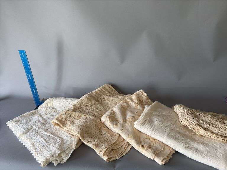 Tablecloths, linens image