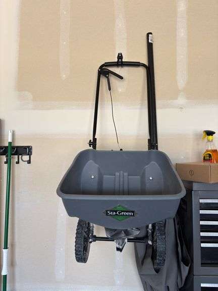 Sta-Green Fertilizer spreader
