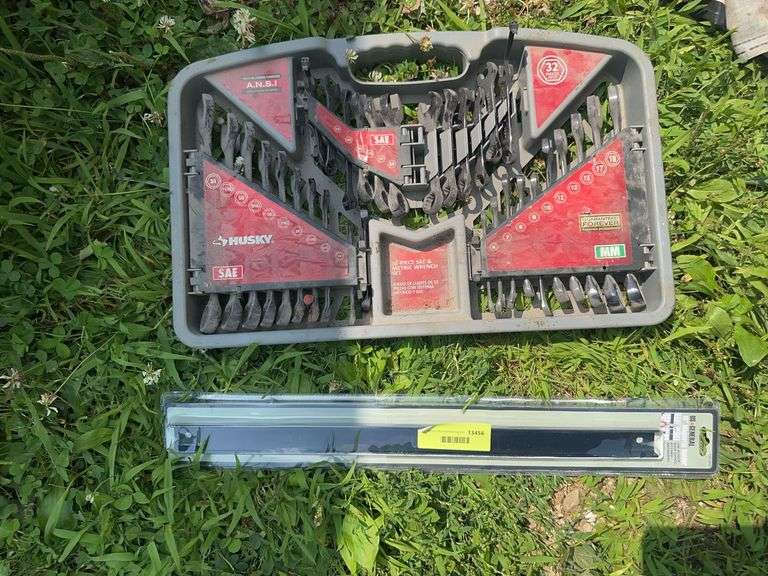 New magnetic holder, 32pc sae & metric wrench set image