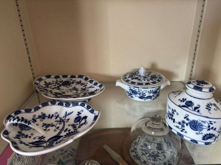 Various Blue Onion Viema Woods Fine China pieces image