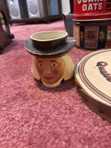 Quaker Oats cans, lamp, wood sugar bucket lid w/ Q oats logo, F&F Quaker Oats plastic mug
