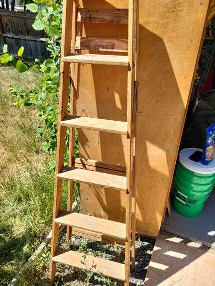 Wood ladder