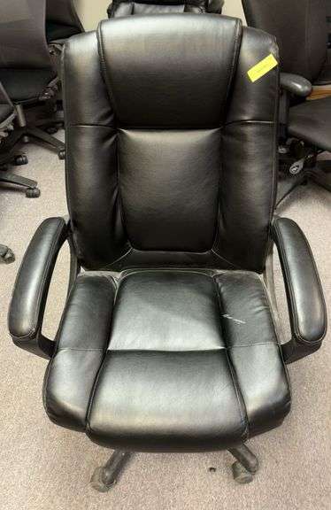 Adjustable height office chair This is the good one that’s why it’s alone!! image