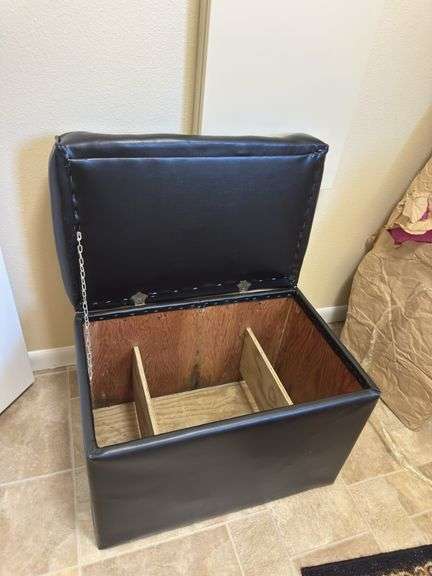 Small shoe bench w/ lift lid