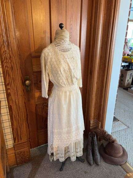 Dress form and attire image