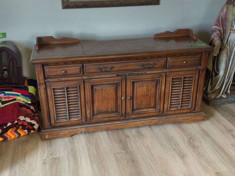 Magnavox console radio w 8 track and phono, Does turn on image