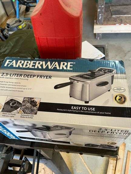 Farberware 2 1/2 L deep fryer brand new in box image