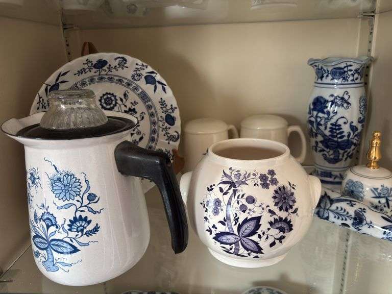 Various Blue Onion design pieces image