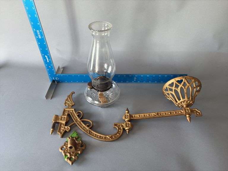 Cast iron bracket lamp image