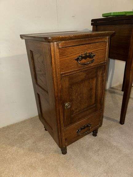 Oak stand 13.5D x 15.5L x 28H