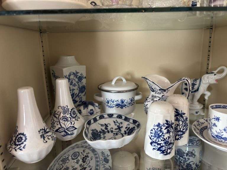 Various Blue Onion design pieces image
