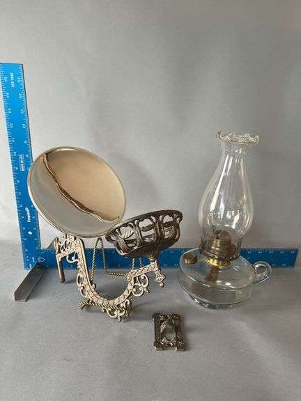 Bracket lamp w/ reflector, bracket and wall mount image