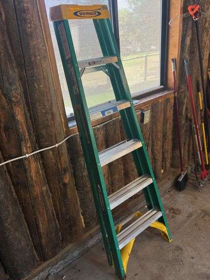 6’ Werner fiberglass step ladder 225 lb image