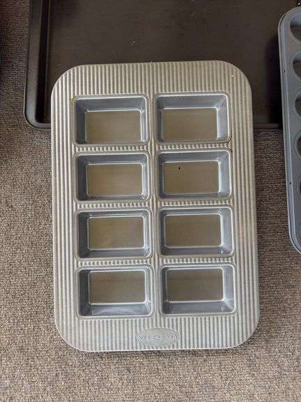 Various baking pans