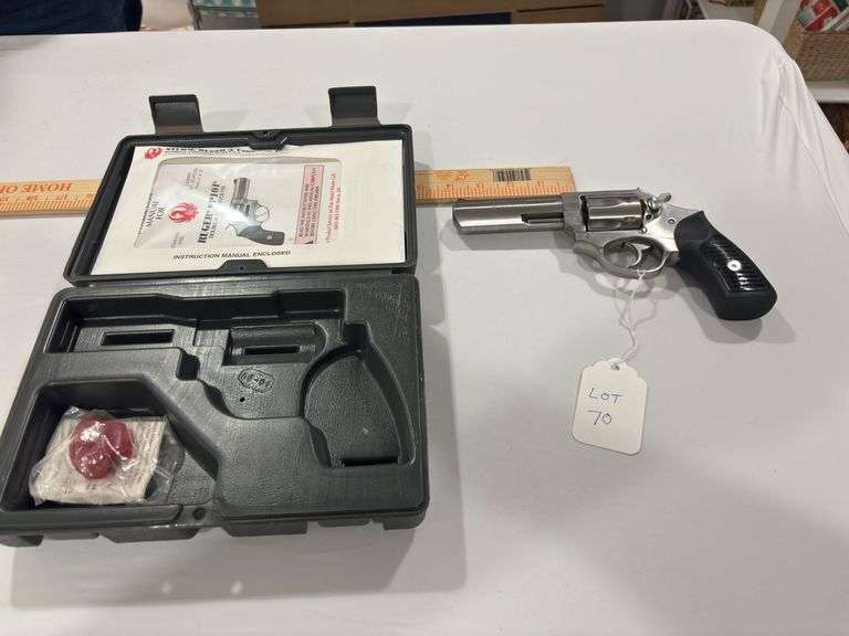 Sturm Ruger & Co. revolver model SP101, SS#572-79130 cal .32 H&Rmag with hard case image