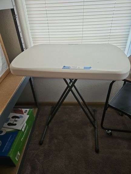 Lifetime Plastic Table, 26 x 18 x 28
