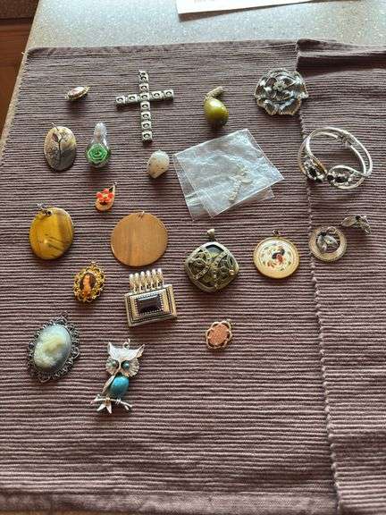 Pendants, Bracelet-pin-earring set image