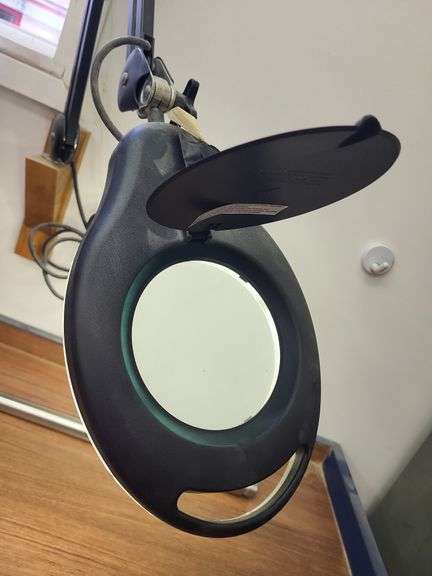 Lighted magnifier, bring T25 to remove image