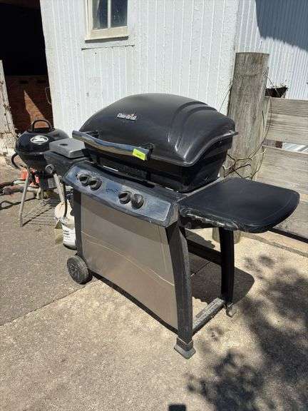 Charbroil 4 burner LP grill with side burner No tank image
