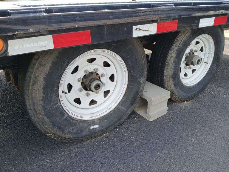 2018 PJ Trailers 8 x 22 deck over trailer 14000#, pintle and ball hitches, one ramp w/ trailer WIRE TRANSFER REQUIRED