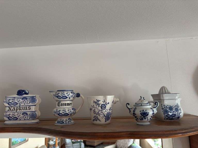 Various Blue Onion pieces-juicer, creamer, napkins and more image