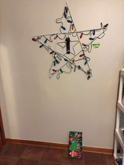 36” wire star w bulbs, new box LED bulbs image