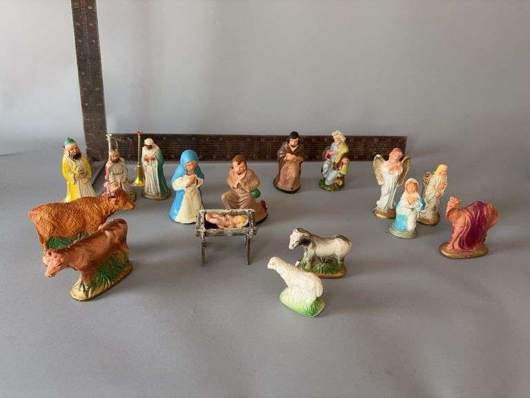 Christmas nativity figurines, chalk image